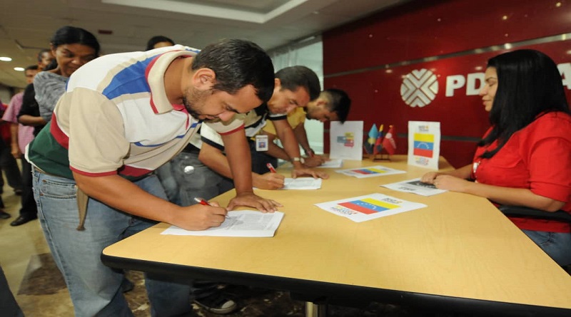 Trabajadores de la industria petrolera firman #NOMORETRUMP contra la injerencia en Venezuela (Foto PDVSA)