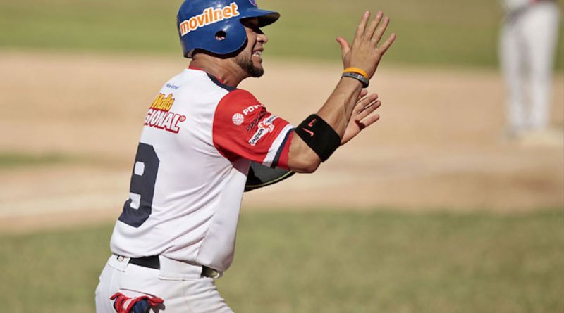 Gregor Blanco brilló con el madero