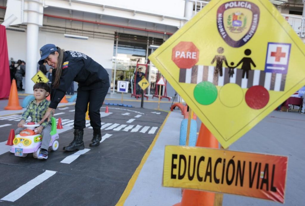 Sede de la Unes fue lugar para la fiesta navideña organizada para niños, niñas y adolescentes de Caracas