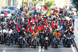 Pueblo venezolano realiza vigilia frente al Palacio de Miraflores