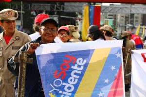 Pueblo venezolano se concentra en el TSJ para apoyar al presidente Nicolás Maduro