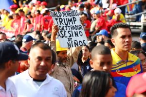 Pueblo venezolano se concentra en el TSJ para apoyar al presidente Nicolás Maduro