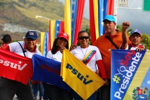 Pueblo venezolano se concentra en el TSJ para apoyar al presidente Nicolás Maduro