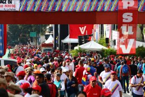 Pueblo venezolano se concentra en el TSJ para apoyar al presidente Nicolás Maduro