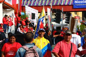Pueblo venezolano se concentra en el TSJ para apoyar al presidente Nicolás Maduro