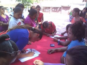 Masiva asistencia en recolección de firmas en Venezuela contra injerencia estadounidense