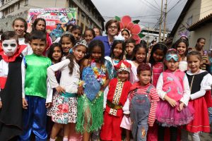 Estudiantes y escolares de Carrizal salió a las calles para celebrar Carnavales 2019 (Foto Alcaldía)