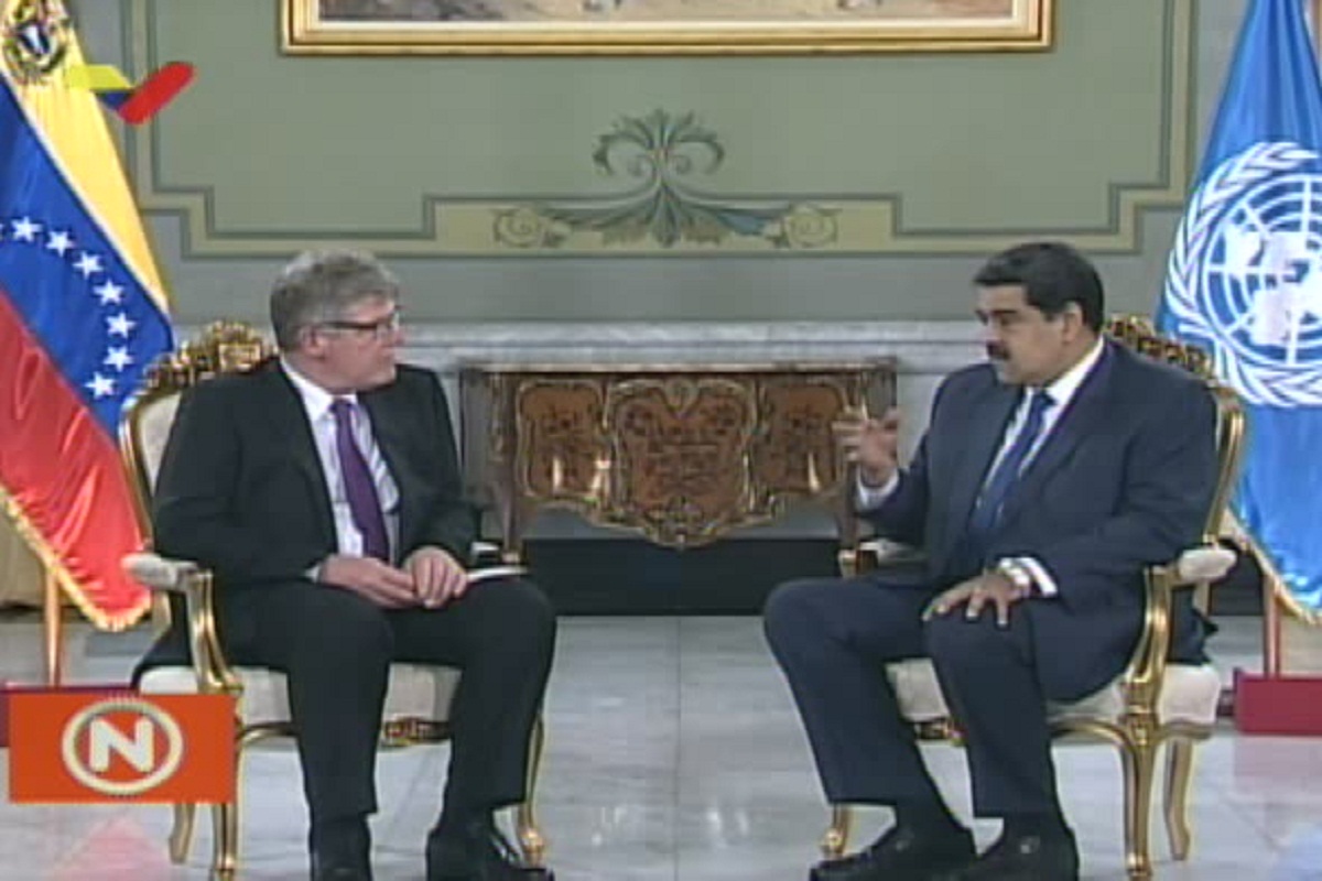 Jan Harfst, Representante Residente designado por el Programa de las Naciones Unidas para el Desarrollo (PNUD), conversa con Presidente Maduro en Miraflores (Fotgrama VTV)