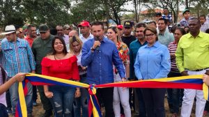 Ministra del Poder Popular para la Mujer y la Igualdad de Género, Caryl Bertho, y el gobernador del estado Guárico, José Vásquez
