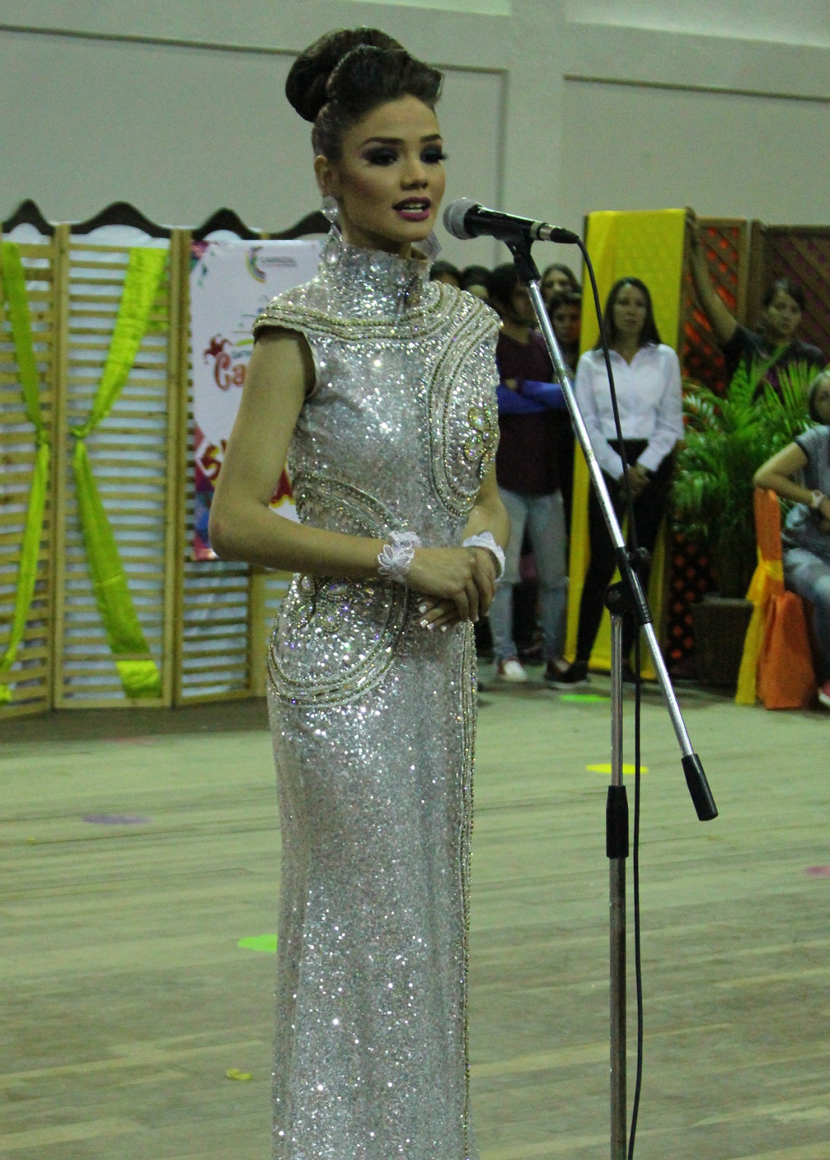 Alcalde Fraija con reinas de Carnaval Carrizal 2019 (Foto alcaldía)