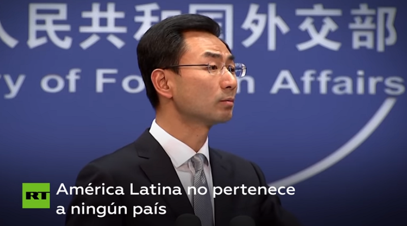 Portavoz del Ministerio de Asuntos Exteriores de China, Geng Shuang, respondió este martes a las declaraciones del asesor de Seguridad Nacional del presidente de EE.UU., John Bolton, (Fotograma RT)