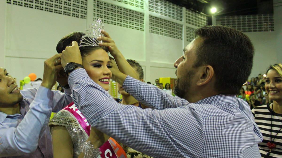 Alcalde Fraija con reina de Carnaval Carrizal 2019 (Foto alcaldía)