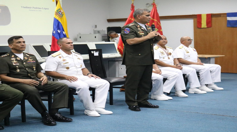 Min. Defensa condecora a personal naval por defender soberanía