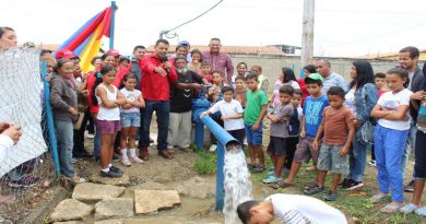 El alcalde del municipio Iribarren, Luis Jonás Reyes, durante activación de bomba de agua