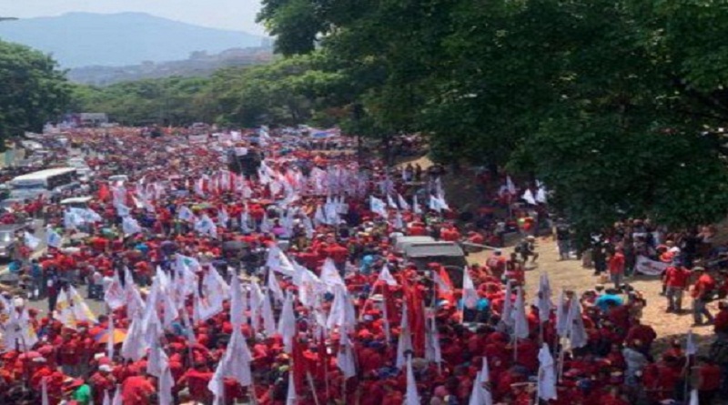 Trabajadores de la Patria desbordaron la larga autopista de El Valle rumbo a Miraflores (Foto PSUV)