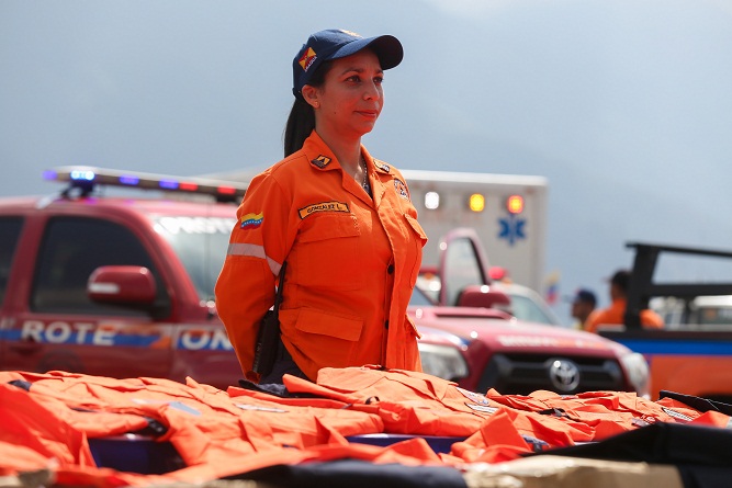 Entregados 10 mil uniformes y equipamientos a Protección Civil (Foto MPPRIJP)