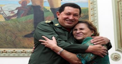 Presidente Maduro felicita a Doña Elena Frías de Chávez por sus 84 años