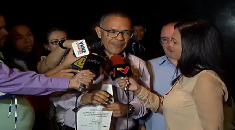 Ministro Villegas entrega Premio del Ministerio de Cultura a Agustín Otxotorena (FotogramaVTV)