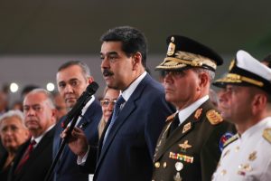 Generales y Almirantes ascendidos juran frente a Bolívar como herederos del Ejército Libertador