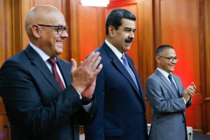 Presidente Nicolás Maduro reconoce al periodismo responsable con distinción Simón Bolívar