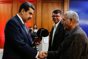 Presidente Nicolás Maduro reconoce al periodismo responsable con distinción Simón Bolívar