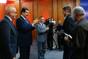 Presidente Nicolás Maduro reconoce al periodismo responsable con distinción Simón Bolívar