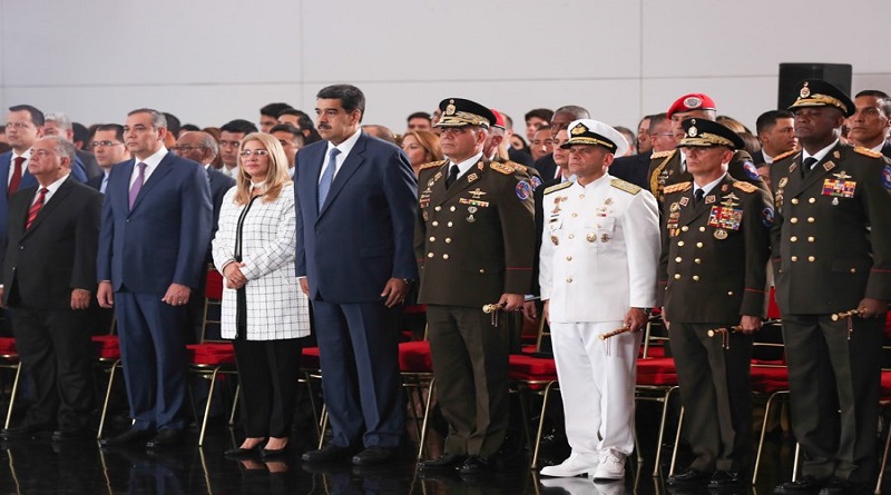 “Todos tomamos juramento con el corazón, con la verdad profunda del militar venezolano, gloria militar de América, herederos de los ejércitos vencedores de Bolívar y defensores del legado de nuestro Comandante Hugo Chávez Frías”, manifestó este jueves el Presidente Nicolás Madur