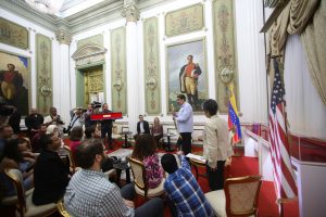 Presidente Maduro recibió a integrantes del Colectivo de Protección de embajada venezolana en Washington