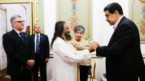 Presidente de la República Bolivariana de Venezuela, Nicolás Maduro, y  Gurudev Sri Sri Ravi Shankar abordaron tema del diálogo