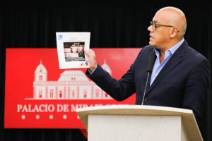 Venezuela muestra nuevas pruebas que implican a Guaidó en robo de armas de la República