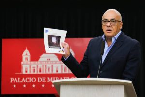 Venezuela muestra nuevas pruebas que implican a Guaidó en robo de armas de la República