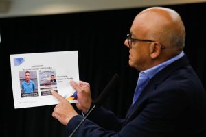 Venezuela muestra nuevas pruebas que implican a Guaidó en robo de armas de la República