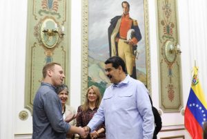 Presidente Maduro recibió a integrantes del Colectivo de Protección de embajada venezolana en Washington