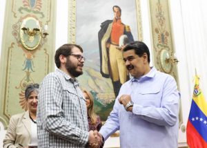 Presidente Maduro recibió a integrantes del Colectivo de Protección de embajada venezolana en Washington