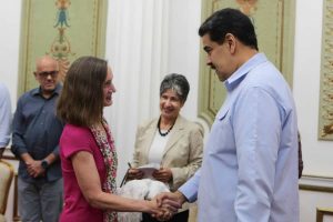 Presidente Maduro recibió a integrantes del Colectivo de Protección de embajada venezolana en Washington