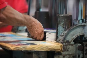 Jefe de Estado supervisó producción de útiles, textos y uniformes escolares
