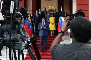 Venezuela y Rusia firman acuerdos de cooperación y negocios