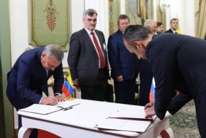 Venezuela y Rusia firman acuerdos de cooperación y negocios
