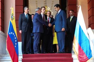Venezuela y Rusia firman acuerdos de cooperación y negocios