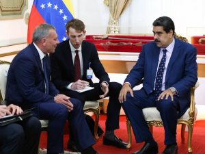 Venezuela y Rusia firman acuerdos de cooperación y negocios