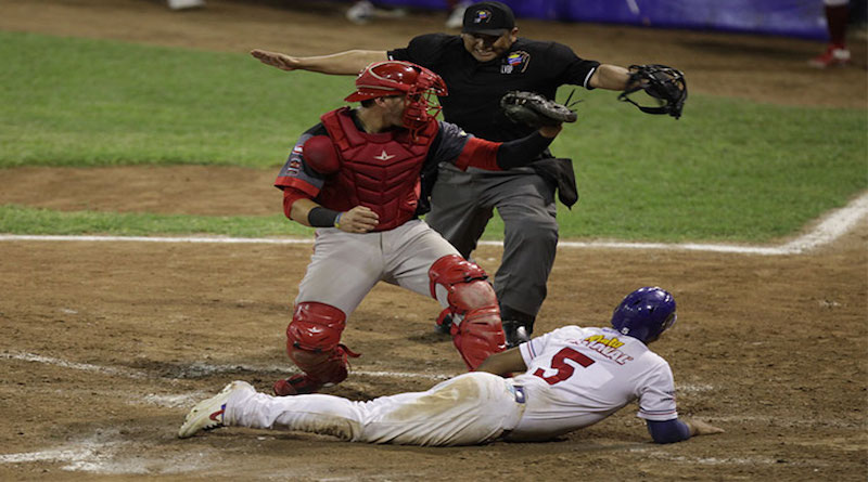 Edward Pacheco es el Umpire del Año