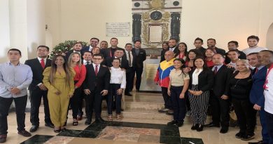 Juventud patriótica rindió honores al Padre de la Patria y al Vencedor de Tiranos
