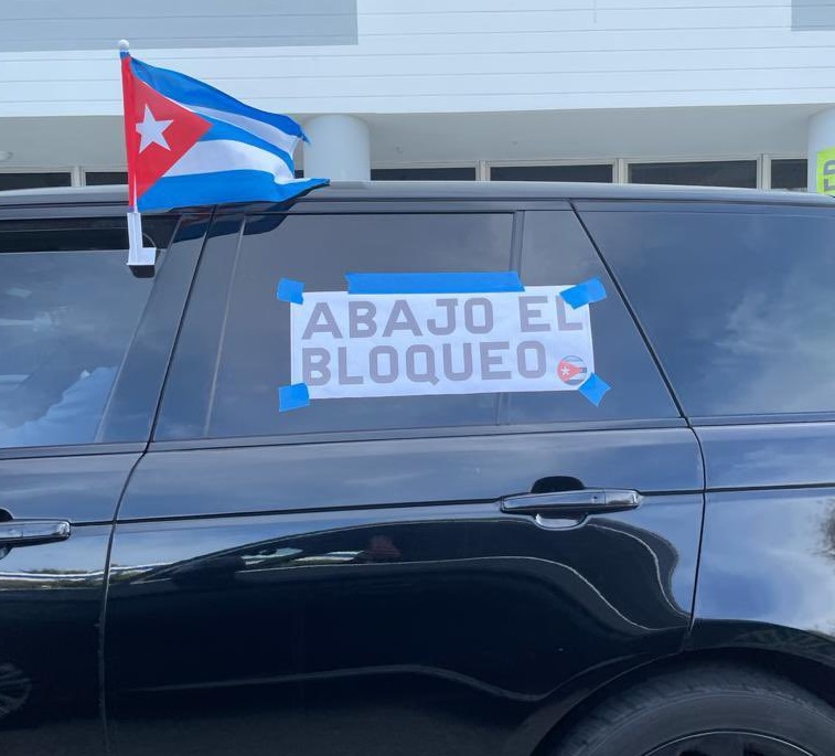 Presidente de Cuba agradeció a emigrados cubanos que realizaron histórica caravana Puentes de Amor contra el bloqueo en varias ciudades de EE.UU.