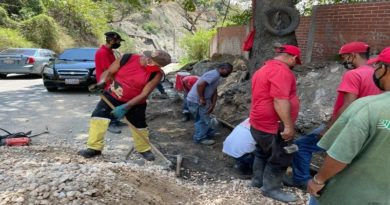 Cuadrillas de trabajos avanzan en rehabilitación de vialidad en Km 2 en El Junquito
