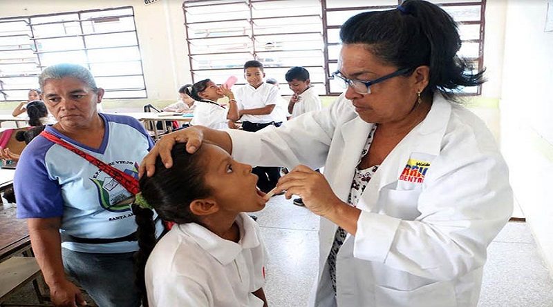 Benefician 83 estudiantes con el programa social Salud Va a la Escuela