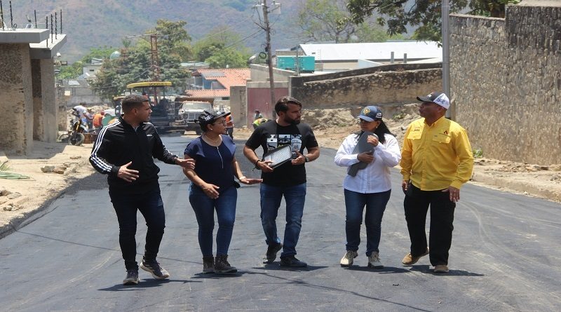 Inicia Plan de Asfaltado Aragua Reverdece en El Castaño