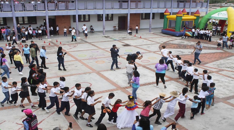 Fundaniño y 0800 Bigotes llevaron atención y diversión a niños de Valencia