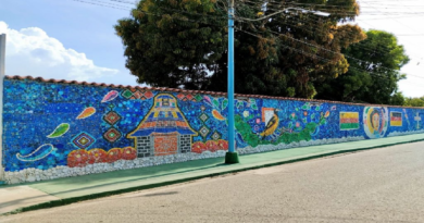Mural con tapas de plástico une a la comunidad de Mamporal
