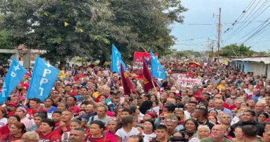 Pueblo venezolano sigue movilizado en respaldo al presidente Maduro