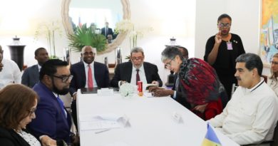 Presidentes Nicolás Maduro e Irfaan Ali inician diálogo directo en Kingstown